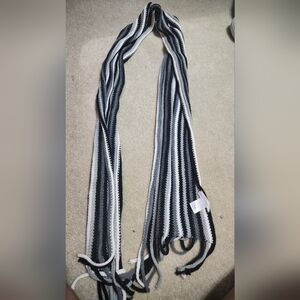 NY & company black and white scarf